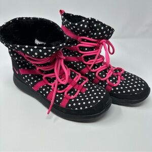 Nike Girls Roshe One Hi 807744-001 Black Pull On Mid Calf Snow Boots Size 7Y